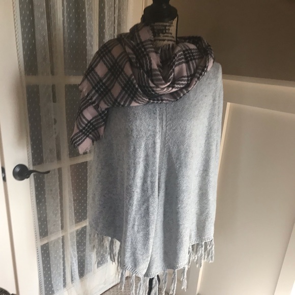 Banana republic poncho - Picture 3 of 8